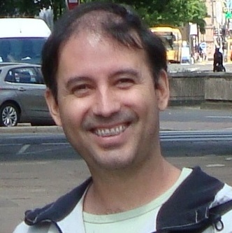 Puca Huachi Vaz Penna